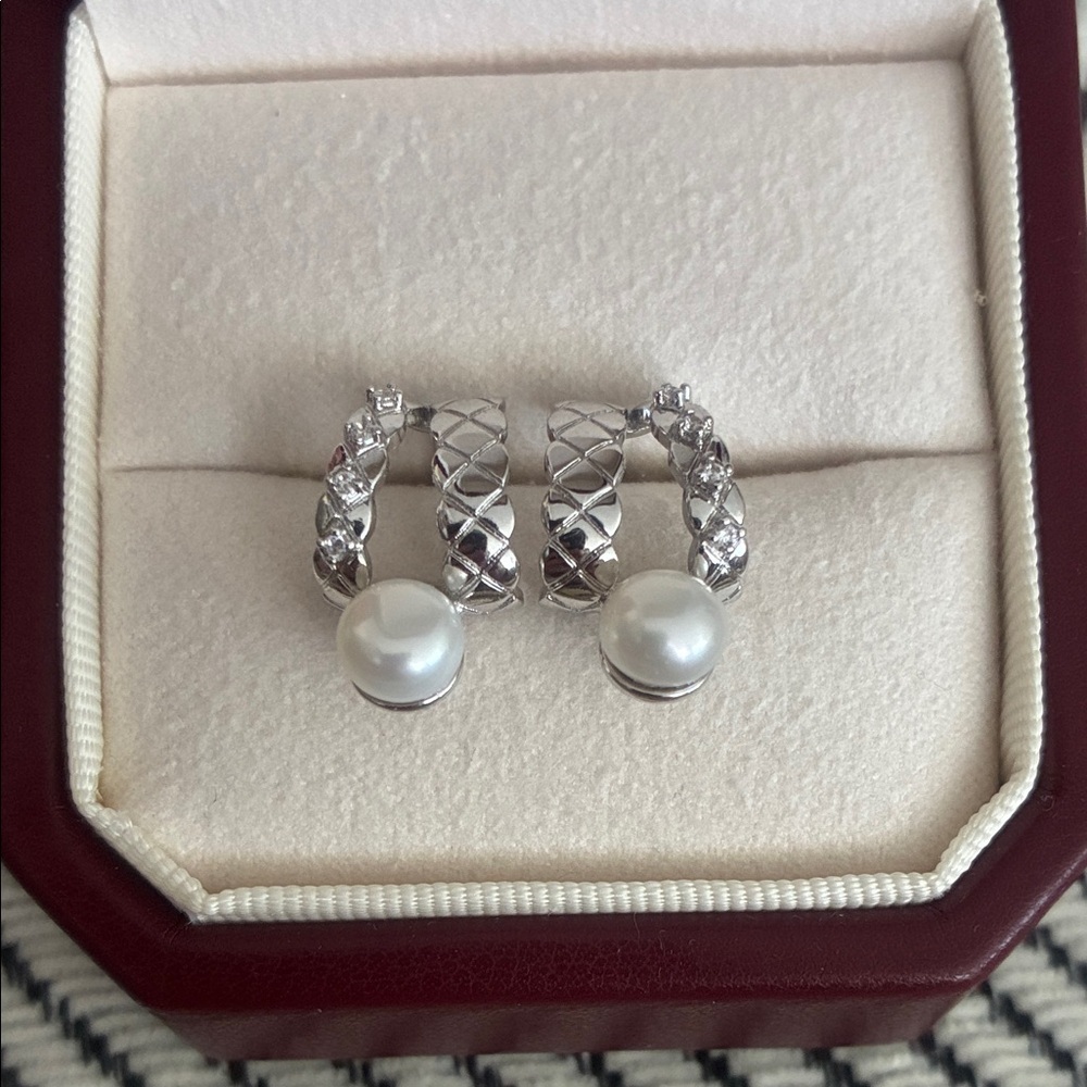 Elegant Silver and Pearl Earrings
